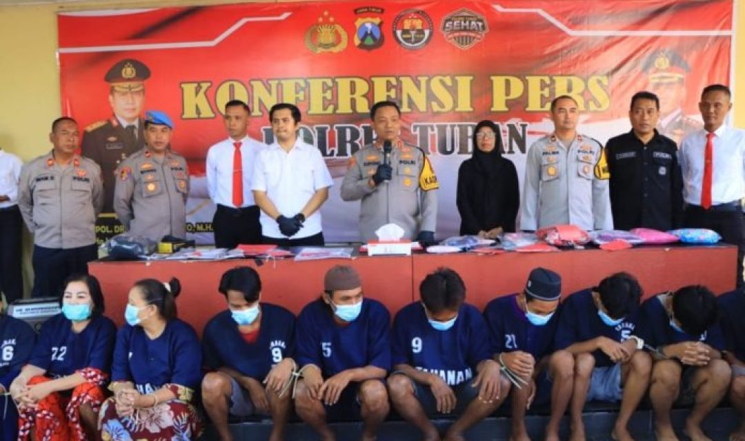 Satreskrim Polres Tuban gelar konferensi pers soal mucikari ketangkap.