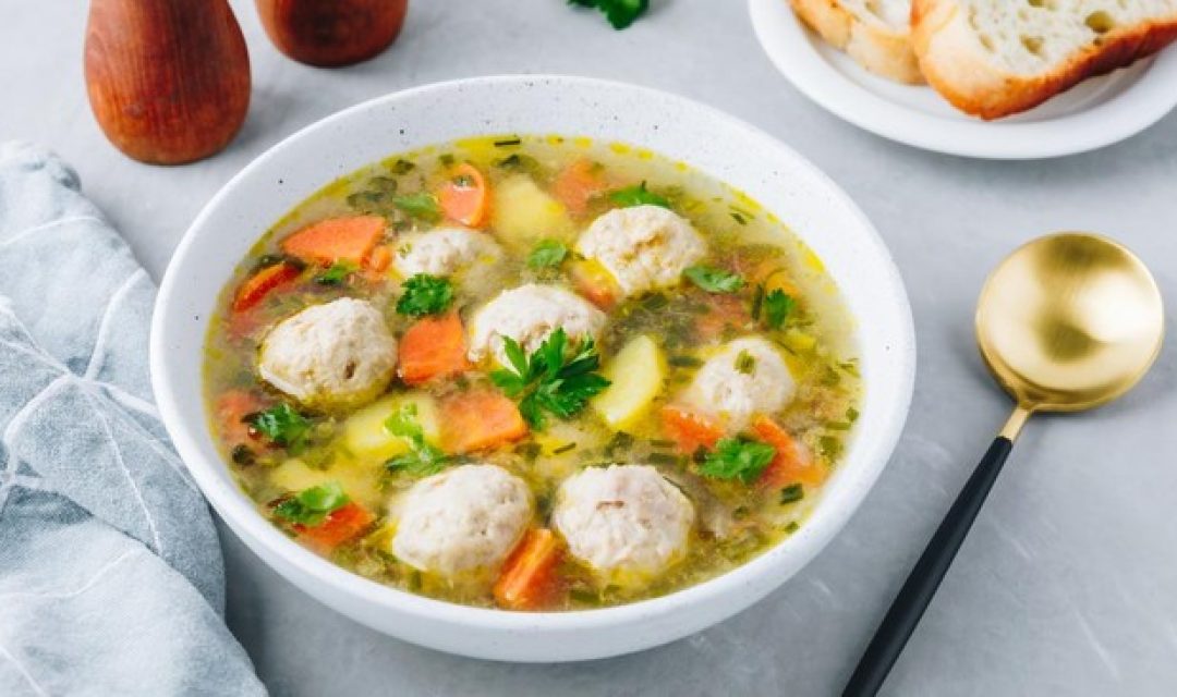 Ilustrasi bakso ayam. (Foto: istockphoto)