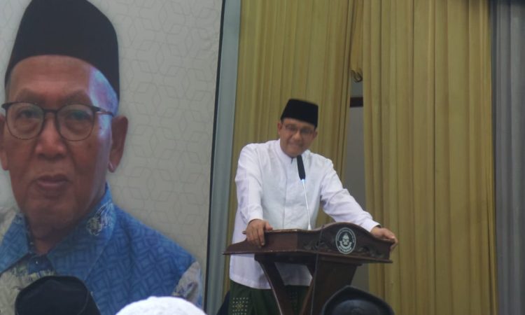 Anies saat menyampaikan sambutannya di Ponpes At Tauhid Sidoresmo Surabaya