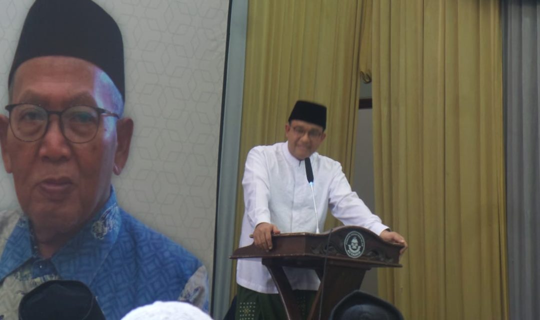 Anies saat menyampaikan sambutannya di Ponpes At Tauhid Sidoresmo Surabaya