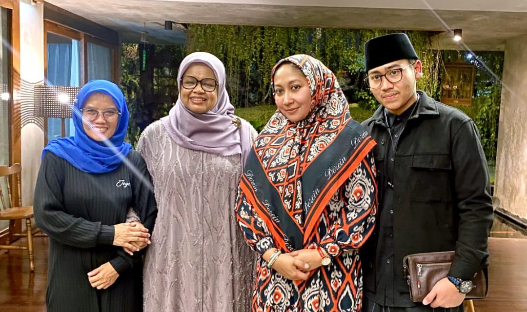 Dua Nyai Pesantren Jatim kunjungi istri Anies Baswedan (Foto: Istimewa)