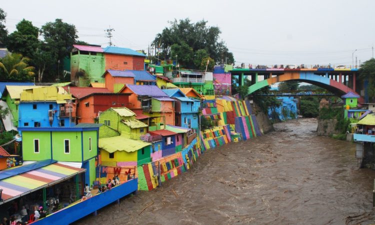 Kampung Warna-Warni Depok, salah satu destinasi wisata gratis di Depok (Foto: Tagar id)