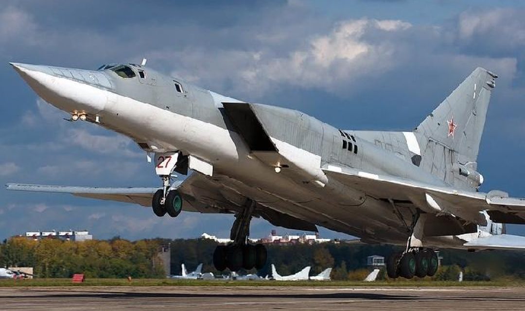 Pesawat pengebom supersonik jarak jauh TU-22M3 milik Rusia. (Foto: Tempo)