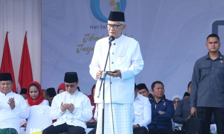 Pembacaan doa oleh oleh Rais 'Aam PBNU KH Miftachul Akhyar pada apel Hari Santri 2023