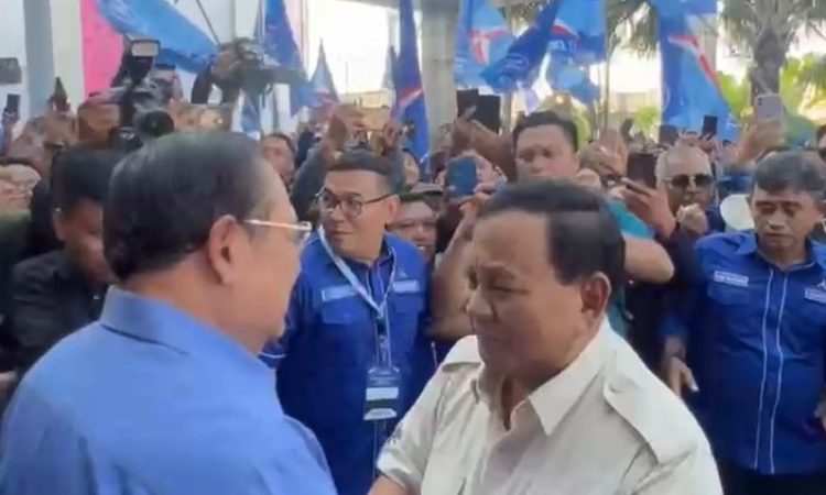 Prabowo Subianto bersama SBY di Hotel Aston Madiun, Jawa Timur, Senin (20/11/2023). (Dok. Demokrat)