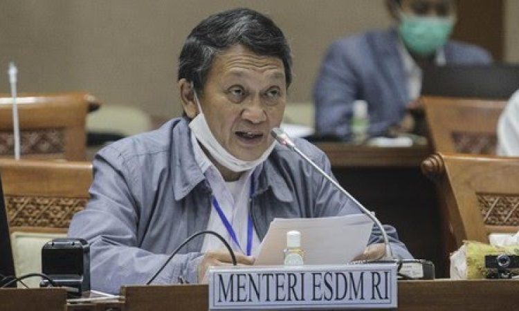 Pemerintah ingin mewajibkan PLN membeli listrik dari pembangkit. (ANTARA FOTO/Didik Setiawan).