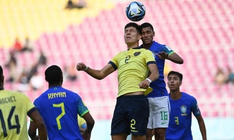 Timnas Brasil mengalahkan Ekuador pada 16 besar Piala Dunia U-17 2023 di Stadion Manahan Solo. (Foto: ANTARA)