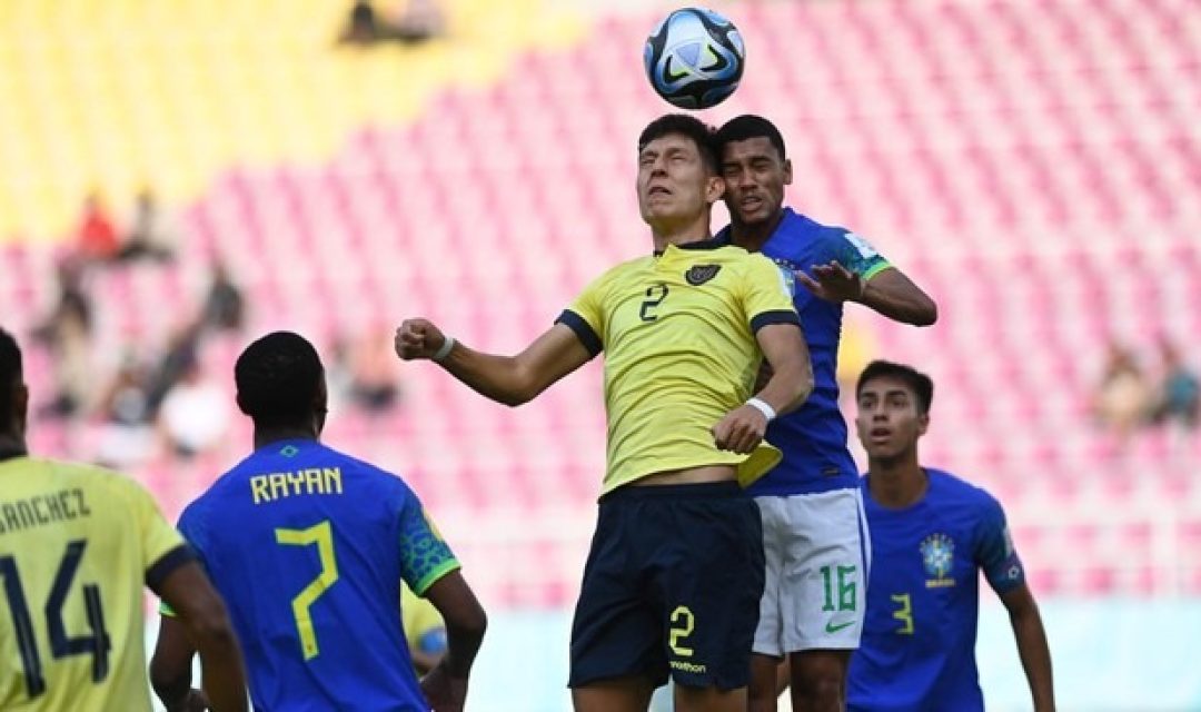 Timnas Brasil mengalahkan Ekuador pada 16 besar Piala Dunia U-17 2023 di Stadion Manahan Solo. (Foto: ANTARA)