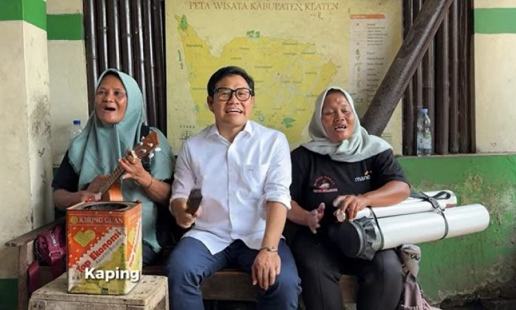 Cawapres Muhaimin Iskandar saat bersholawat dengan pengamen perempuan Klaten. (Foto: Istimewa)