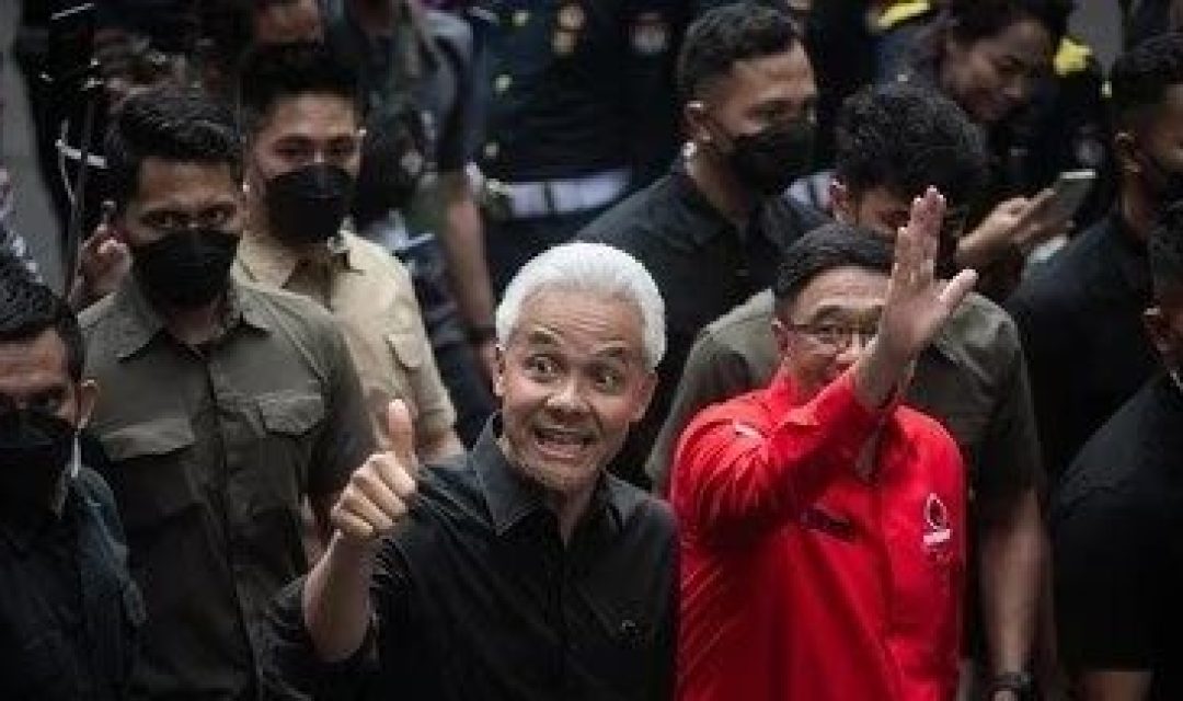 Capres nomor urut 3 Ganjar Pranowo di Kantor KPU, Jakarta, Senin (27/11). (CNN Indonesia/Adi Maulana Ibrahim)