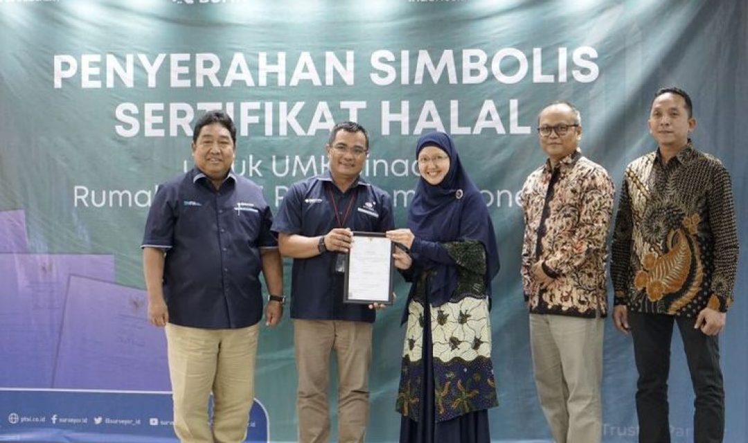 Penyerahan simbolis sertifikat halal. Foto:istimewa