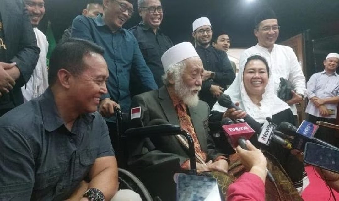 Foto: Abuya Muhtadi nyatakan dukungan ke Ganjar-Mahfud (Sholihin/detikcom)