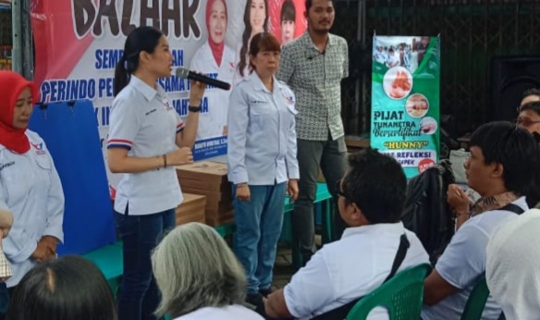 BAZAR Sembako murah di kawasan Pasar Pecindilan, Kapasari Kota Surabaya, Senin (5/2/2024).