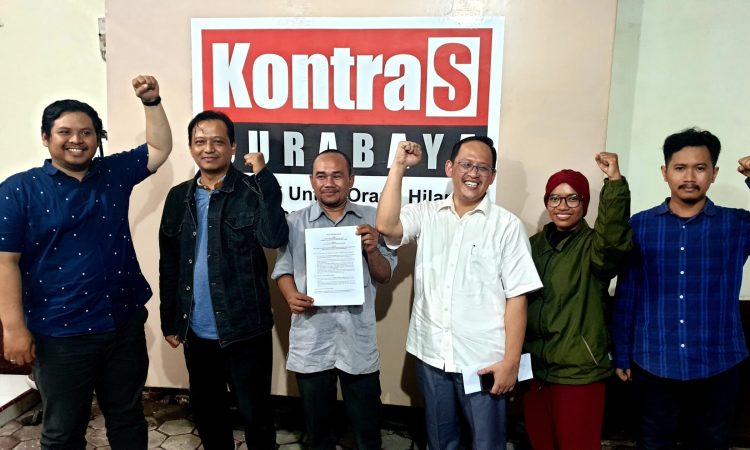 Deklarasi dan MoU pembentukan Komite Advokasi Jurnalis (KAJ) Jawa Timur, bertempat di Kantor Federasi KontraS Surabaya, Jalan Monginsidi Surabaya, Senin (12/2/2024). (Foto: AJI Surabaya)
