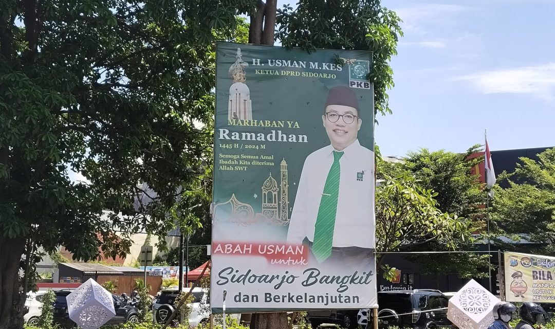 Baliho Abah Usman yang kini tersebar di berbagai sudut Kota Sidoarjo.