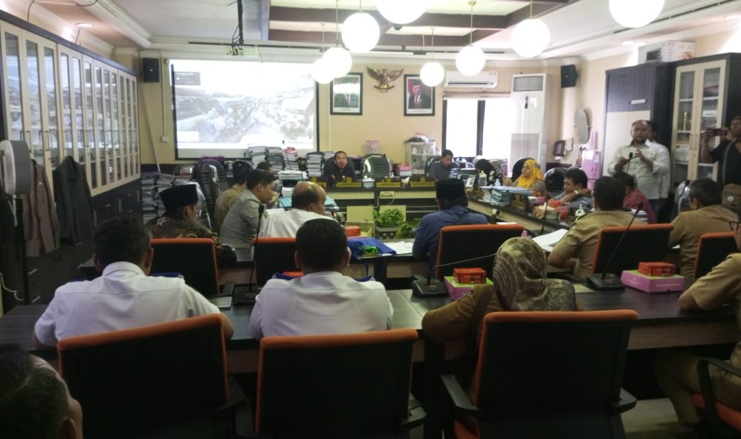 Suasana hearing Komisi C DPRD terkait masalah di pasar Bulak Banteng