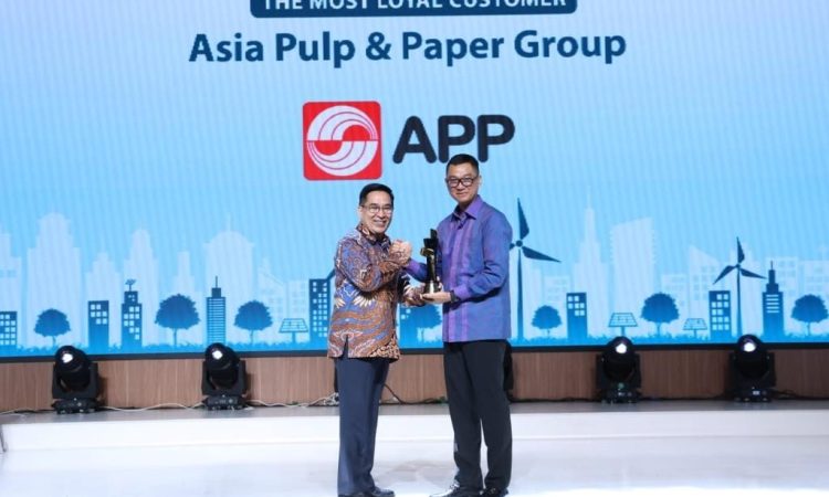 The_Most_Loyal_Customer_Direktur_Utama_PLN_Darmawan_Prasodjo _Direktur Asia Pulp _ Paper Group_ Irsyal Yasman