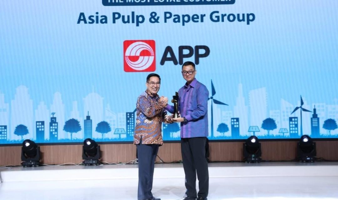 The_Most_Loyal_Customer_Direktur_Utama_PLN_Darmawan_Prasodjo _Direktur Asia Pulp _ Paper Group_ Irsyal Yasman