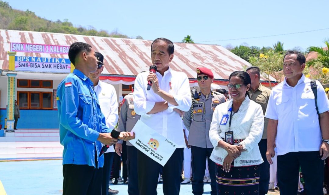 Kunjungi SMK Negeri 1 Kalabahi, Presiden Jokowi Tinjau Fasilitas Sekolah dan Dialog dengan Siswa