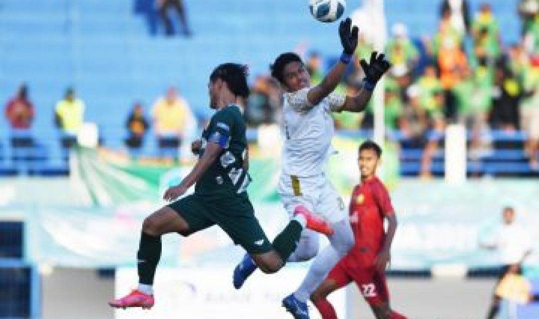 antarafoto-semifinal-sepak-bola-aceh-kalahkan-jatim-12102021-zk-10