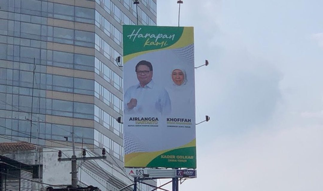 baliho-serta-videotron-ketum-golkar-airlangga-hartarto-berpasangan-dengan-gubernur-jatim-khofifah-indar-parawansa-banyak-ditem_43