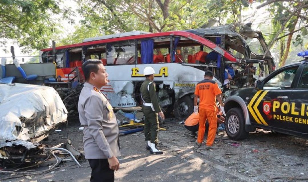 Twitter_foto_bus-sugeng-rahayu-bus-eka-kecelakan-di-ngawi_