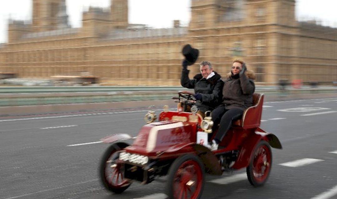 foto-acara-balap-mobil-kuno-london-to-brighton-veteran-car-run-yang-ke-12581_700