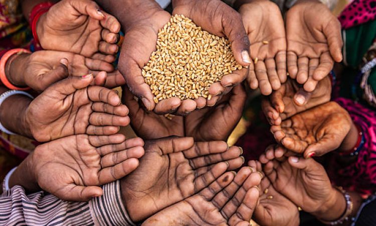 Poor Indian children keeping their hands up and asking for support.