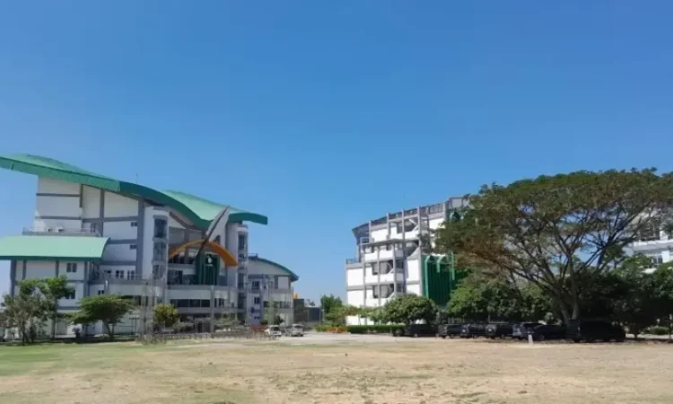 Bangunan Universitas Islam Negeri Sayyid Ali Rahmatullah Tulungagung (UIN SATU) di Jalan Mayor Sujadi Timur No 46 Tulungagung