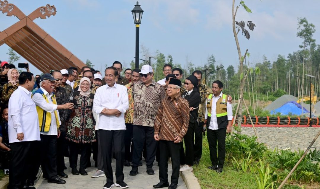 Jelang Sidang Paripurna, Presiden Jokowi Ajak Kabinet Nikmati Udara Pagi dan Keliling IKN