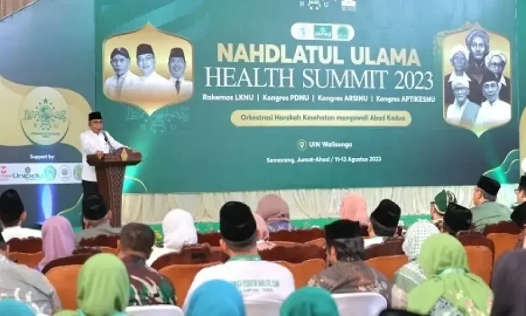 Ketua Umum PBNU KH Yahya Cholil Staquf (Gus Yahya) saat memberikan sambutan pada Nahdlatul Ulama Health Summit atau Rakernas LKNU di Semarang, Jawa Tengah, Jumat (11/8/2023).