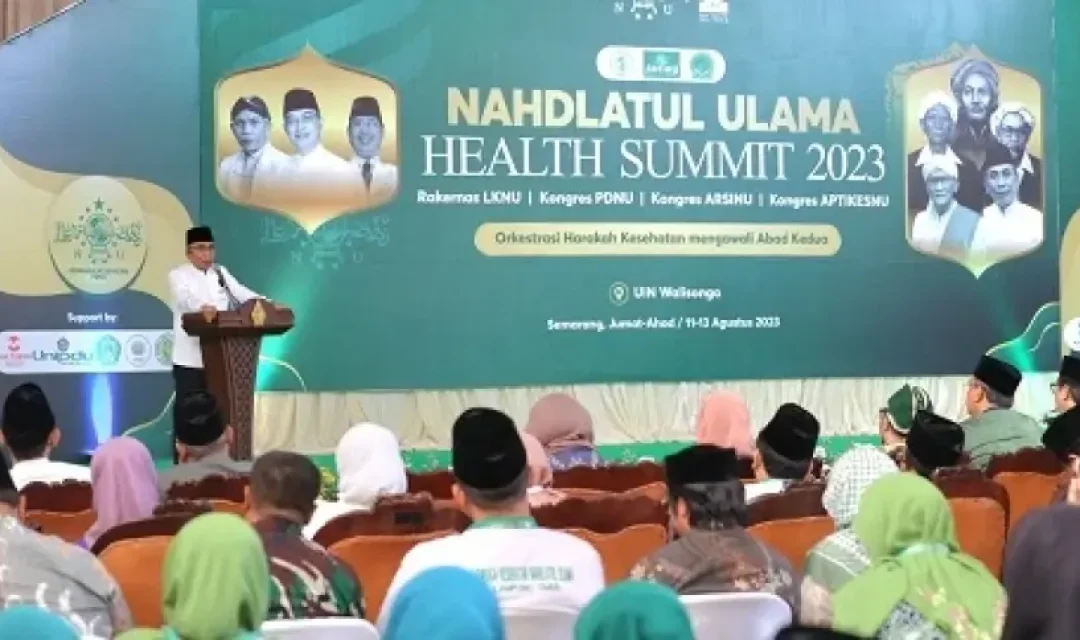 Ketua Umum PBNU KH Yahya Cholil Staquf (Gus Yahya) saat memberikan sambutan pada Nahdlatul Ulama Health Summit atau Rakernas LKNU di Semarang, Jawa Tengah, Jumat (11/8/2023).