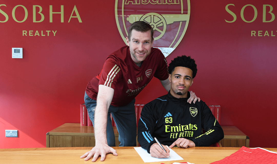 nwaneri-signs-mertesacker.png