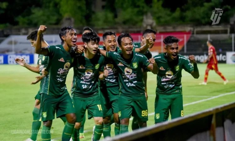 para-pemain-persebaya-surabaya-saat-melakukan-selebrasi-foto-5oih