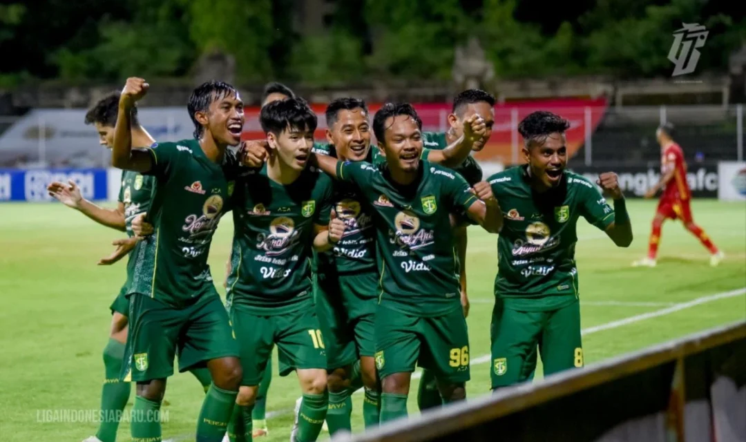 para-pemain-persebaya-surabaya-saat-melakukan-selebrasi-foto-5oih