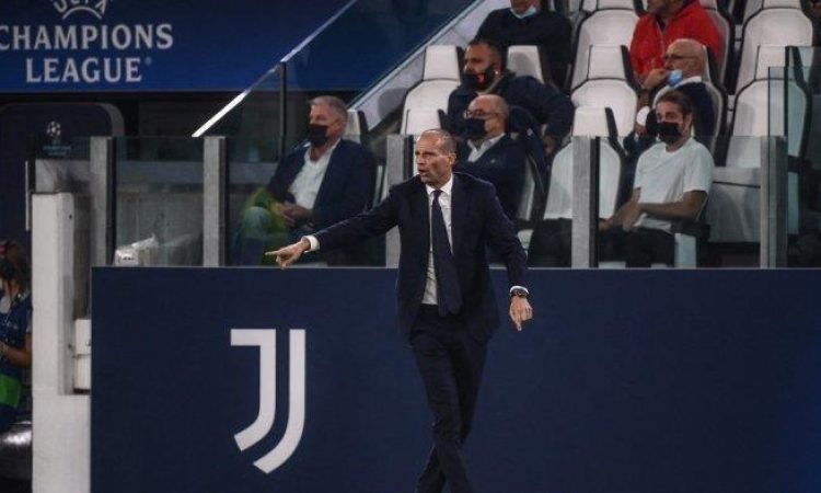 pelatih-kepala-juventus-italia-massimiliano-allegri-memberikan-instruksi