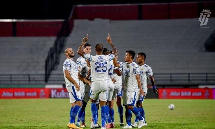 persib-bandung-versus-persebaya-surabaya-pekan-32