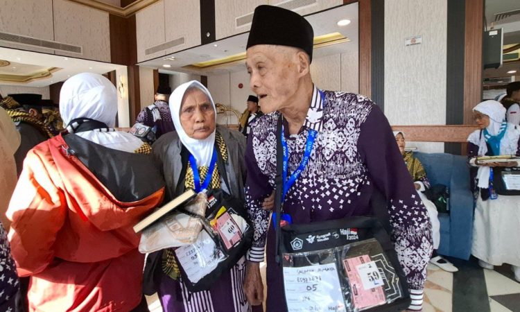 Kisah Romantis, Pasangan Suami Istri Saliman (84) dan Sapiah (72)  Asal Serang, Banten - Foto: Henri Lukmanul Hakim / MCH2024