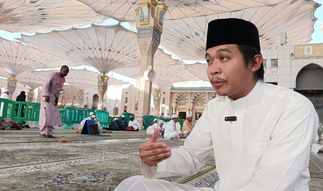 Dzakwan Aisy Fajar Azhari, penerjemah khotbah Jumat di Masjid Nabawi.