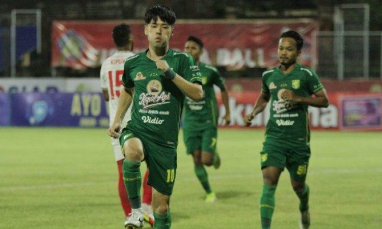 selebrasi-pemain-persebaya-surabaya-taisei-marukawa-setelah-mencetak-gol-ke-gawang-psm-makassar