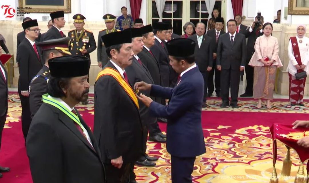 Presiden Jokowi Anugerahkan Tanda Kehormatan RI kepada 64 Tokoh