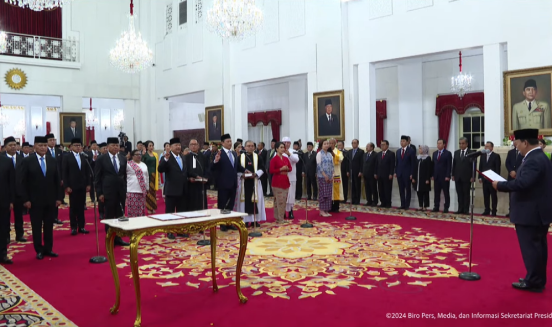 Presiden Prabowo Subianto Lantik Sekretaris Kabinet dan Wakil Menteri Kabinet Merah Putih, di Istana Negara, Jakarta