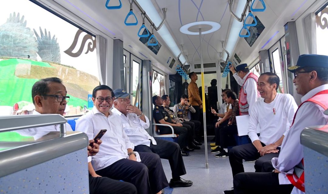 Presiden Jokowi Jajal Trem Otonom di Ibu Kota Nusantara