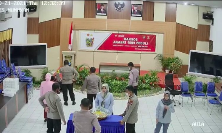 video-pendek-polisi-diduga-pukul-anak-buah-beredar-di-medsos-diduga-peristiwa-tersebut-terjadi-di-nunukan-kaltara-screenshot-v_169