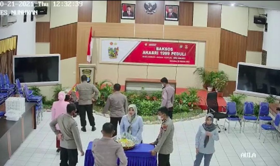 video-pendek-polisi-diduga-pukul-anak-buah-beredar-di-medsos-diduga-peristiwa-tersebut-terjadi-di-nunukan-kaltara-screenshot-v_169